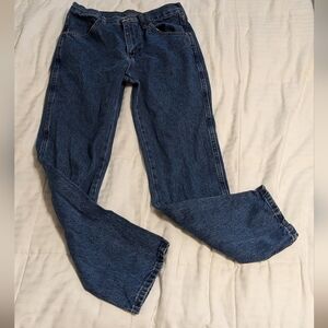 Rustler classic blue jeans size 30 x 30 in a medium wash color